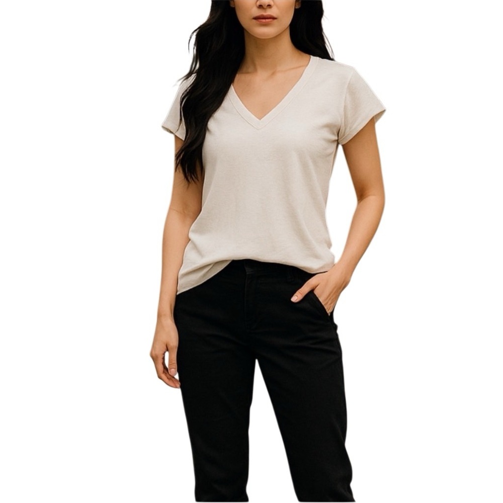 We The Free White V Neck Short Sleeve Lightweight Basic Tee Shirt Size Small